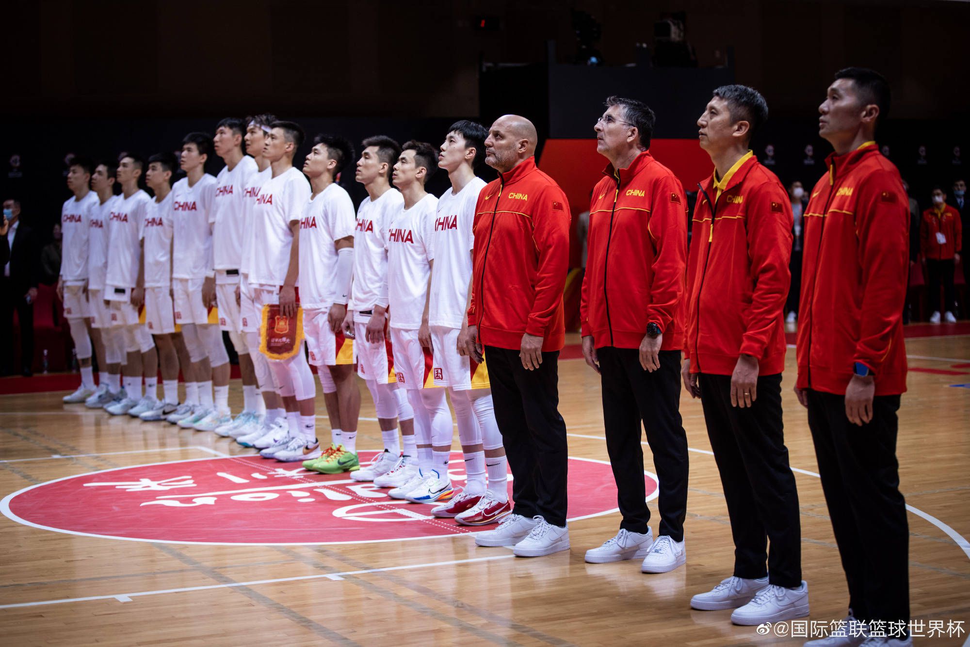 湖人迎来三连胜升至西区第四 距离第二仅差0.5个胜场NBA季中锦标赛半决赛，湖人以133-89狂胜鹈鹕，杀进决赛将对阵步行者。